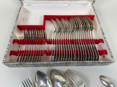 Ménagère en argent 800/1000, à décor feuillagé...