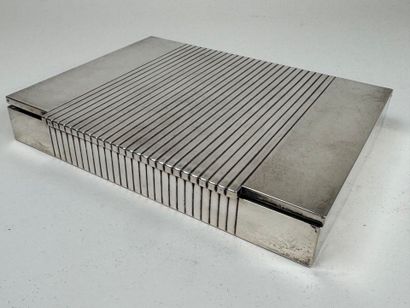Important coffret rectangulaire en argent...