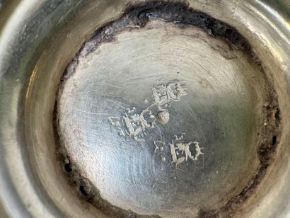 Timbale sur piédouche en argent, la base...