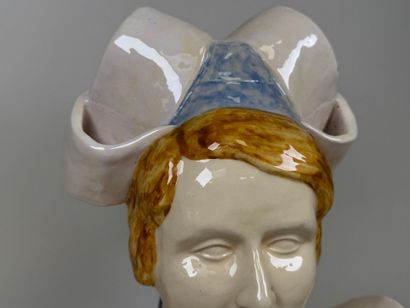 PASCAL, XXe. pour la faïencerie de Quimper.
Buste...