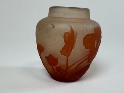 Émile GALLÉ (1846-1904).
Petit vase de forme...