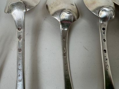 Divers couverts de table en argent modèle...