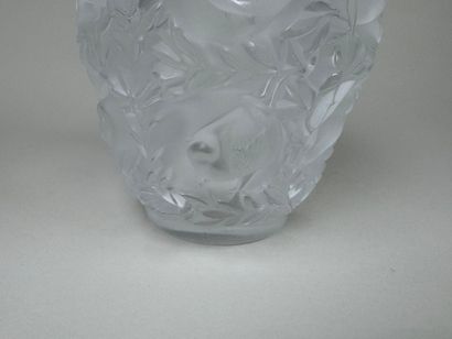 LALIQUE, France.
Modèle BAGATELLE.
Vase en...