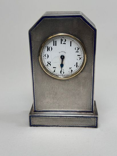 Pendulette borne en argent guilloché 900/1000...