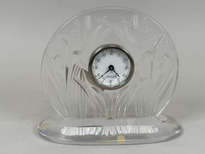 LALIQUE.
Modèle aux Iris.
Pendule de table...