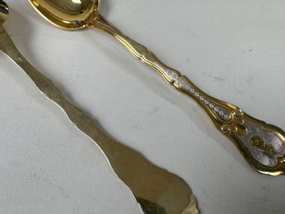 Nécessaire à thé en argent doré comprenant...