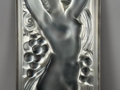 LALIQUE France.
FIGURINE ET RAISINS, BRAS...