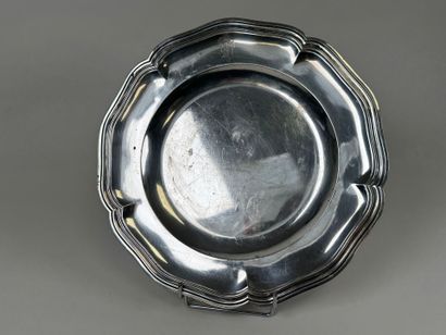 Plat ou assiette de forme chantournée en...