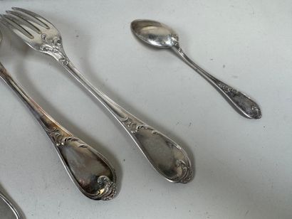 Ménagère en argent 800/1000, à décor feuillagé...