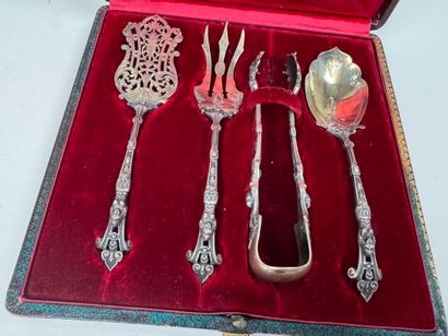 Nécessaire à mignardises en argent et argent...