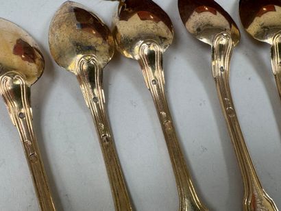 Série de 12 petites cuillères en argent doré...
