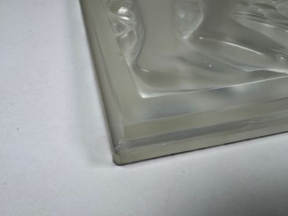 LALIQUE France.
FIGURINE ET RAISINS, BRAS...