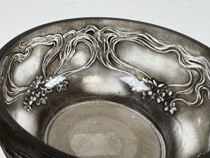 René LALIQUE (1860-1945).
Boîte à poudre...