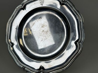 Plat ou assiette de forme chantournée en...