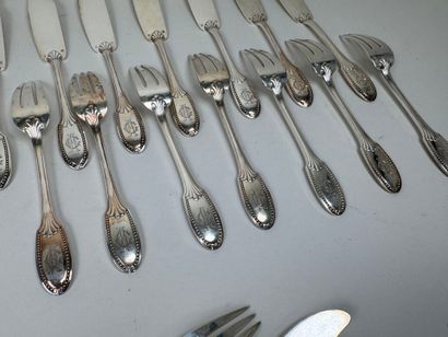 Série de douze couverts à poisson en argent...