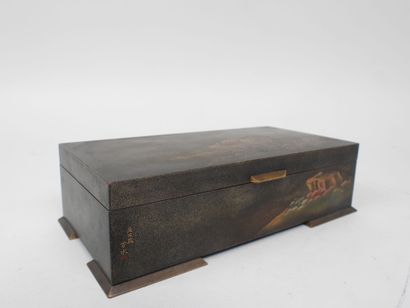 ALFRED DUNHILL à Paris.
Coffret en laque...