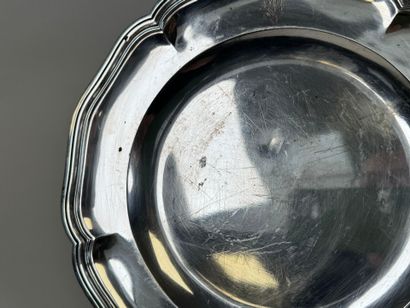 Plat ou assiette de forme chantournée en...