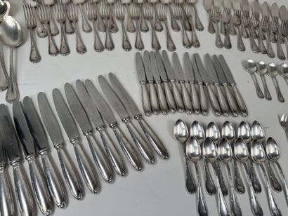 CHRISTOFLE.
Partie de ménagère en métal argenté...
