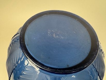 René LALIQUE (1860-1945). 
Modèle BISKRA.
Vase...