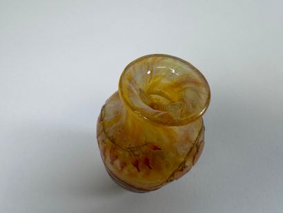 DAUM NANCY.
Petit vase balustre en verre...