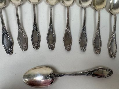 Série de 12 petites cuillères en argent 950/1000,...