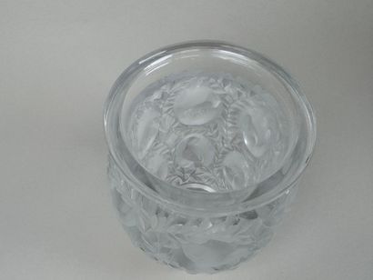 LALIQUE, France.
Modèle BAGATELLE.
Vase en...