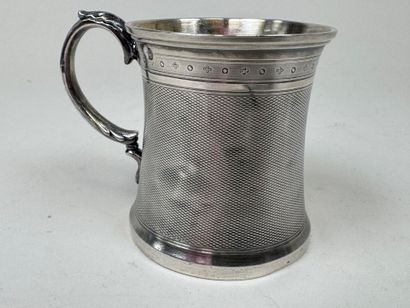 Tasse en argent 950/1000, poinçon Minerve,...