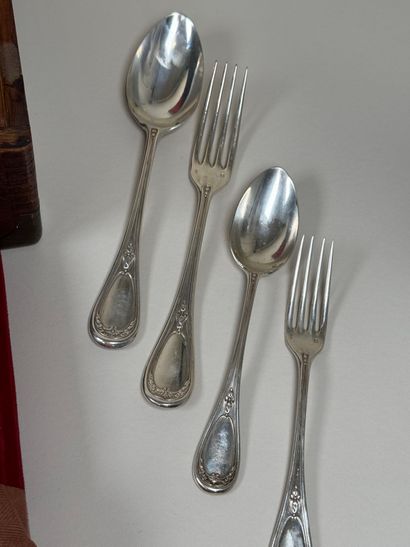 CARDEILHAC. 
Partie de ménagère en argent...