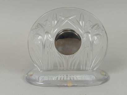 LALIQUE.
Modèle aux Iris.
Pendule de table...
