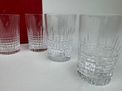 BACCARAT.
Série de 8 petits verres gobelets...