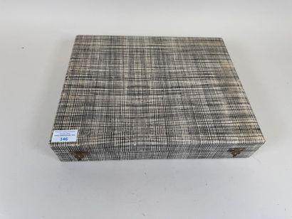 Ménagère en argent 800/1000, à décor feuillagé...