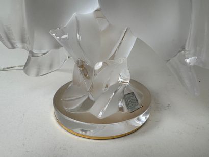LALIQUE France.
Modèle ARIANE.
Lampe en cristal...