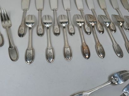 Série de douze couverts à poisson en argent...