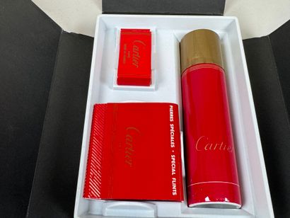 CARTIER. 
Briquet en métal doré guilloché,...