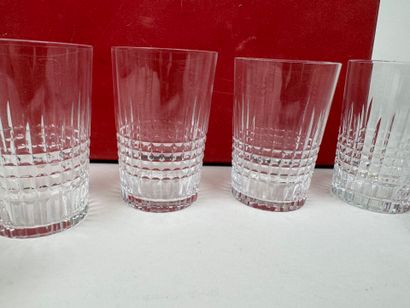 BACCARAT.
Série de 8 petits verres gobelets...