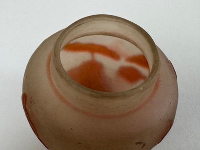 Émile GALLÉ (1846-1904).
Petit vase de forme...
