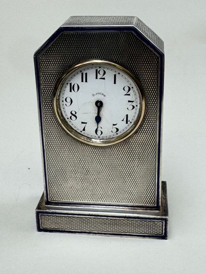 Pendulette borne en argent guilloché 900/1000...