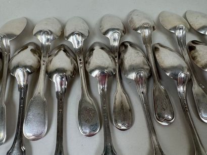 Ensemble de couverts en argent dépareillé,...