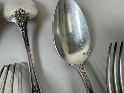 Série de 12 couverts de table en argent 950/1000,...