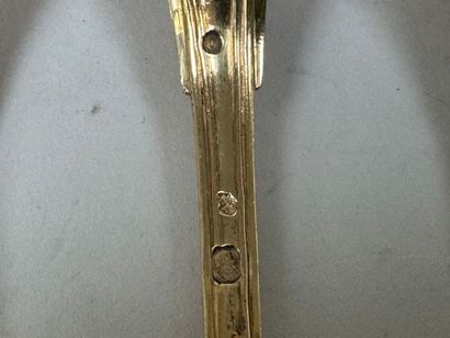 Série de 12 petites cuillères en argent doré...
