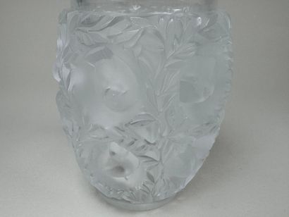 LALIQUE, France.
Modèle BAGATELLE.
Vase en...