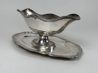 Saucière sur présentoir fixe en argent 950/1000,...