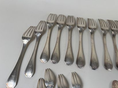 Émile PUIFORCAT.
Partie de ménagère en argent...