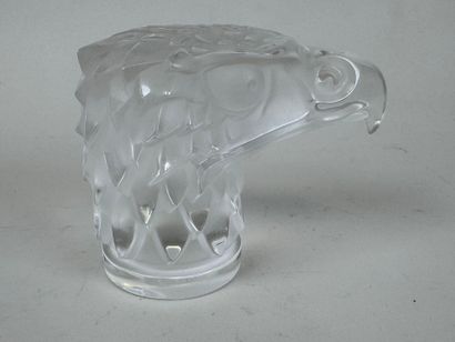 LALIQUE FRANCE. 
Modèle Tête d'aigle. 
Presse-papier...