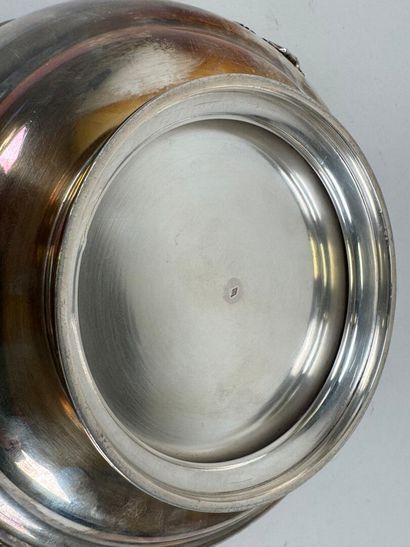 Légumier couvert en argent 950/1000e, les...
