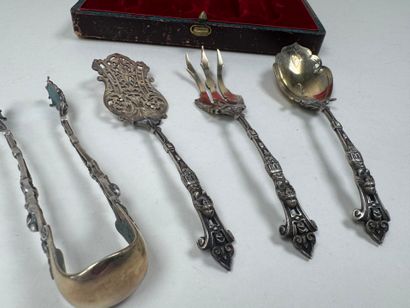 Nécessaire à mignardises en argent et argent...