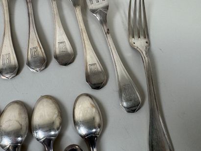 Émile PUIFORCAT.
Partie de ménagère en argent...