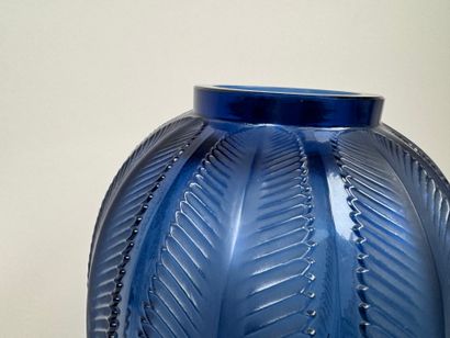 René LALIQUE (1860-1945). 
Modèle BISKRA.
Vase...