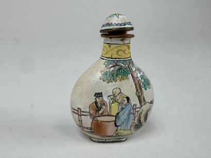 ASIA, 20th century.
Cloisonné brass snuffbox...