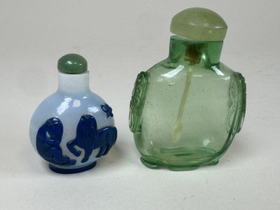 ASIA, 20th century.
Two glass snuffboxes,...